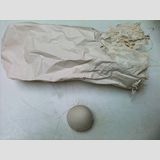 <b>Sachet de riz et un œuf</b><br />2014<br />plâtre